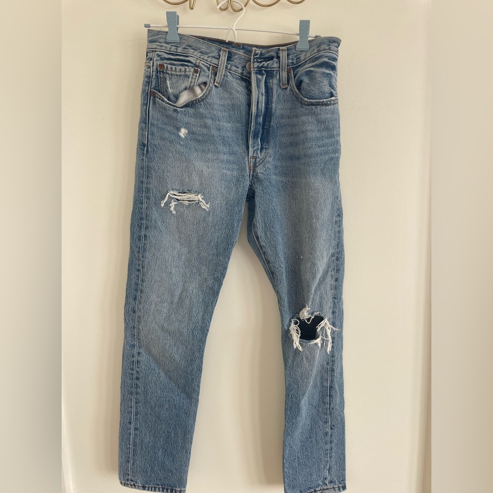 Levi Distressed Woman’s Jeans